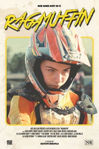 거친 옷을 입은 아이